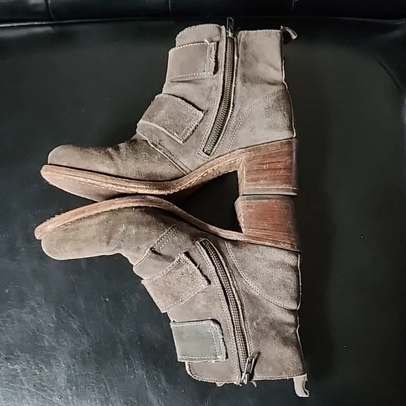 Frye Sabrina Double Buckle Suede Ankle Boots Size 10 - Picture 8 of 12